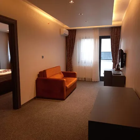 Ξενοδοχείο Grand Dora 3*