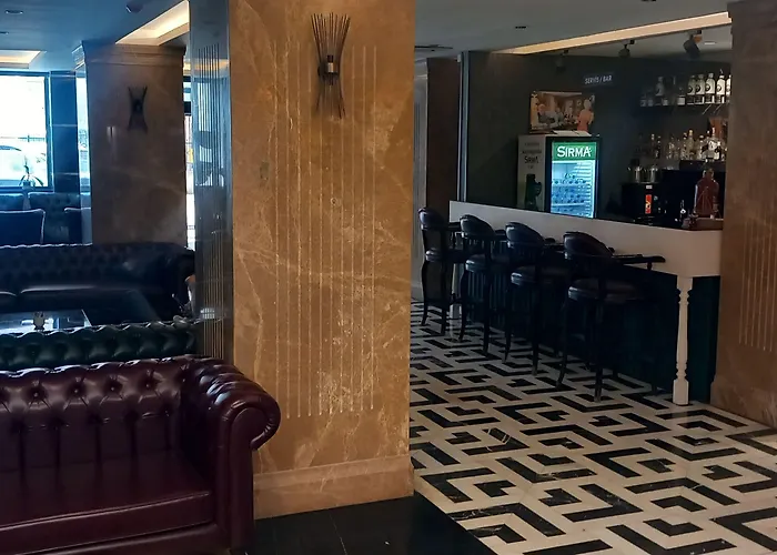 Ξενοδοχείο Grand Dora 3*