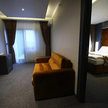 Отель Grand Dora 3*
